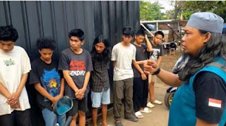 Polisi menangkap 10 pemuda terduga pengeroyokan di Kota Makassar, Sulsel.