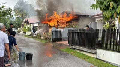 Kebakaran sebuah warung