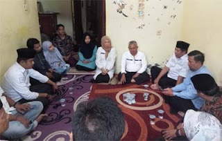 Sekda Agam Takziah ke Rumah Duka Weri Ikhwan