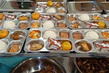 Pemerintah pusat mengambil langkah cepat merespons kasus keracunan massal yang terjadi di sejumlah daerah dalam program Makan Bergizi Gratis (MBG)