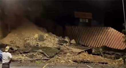 Material timbuni Kelok 9.