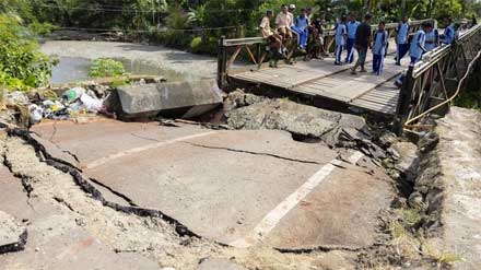Sejumlah infrastruktur rusak berat di Nabire akibat diguncang gempa.
