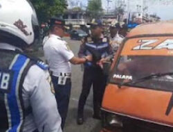Belasan Angkot di Padang Terjaring Razia KIR