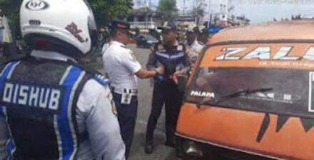 Belasan Angkot di Padang Terjaring Razia KIR