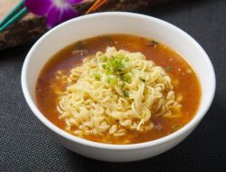 Hindari Kombinasi Ini! 4 Makanan yang Tak Boleh Dimakan Bersama Mi Instan