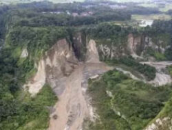 Wisatawan Asal Jerman Diselamatkan Setelah Terjebak di Tebing Ngarai Sianok