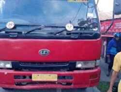 Motor Tabrak Truk Parkir di Jalan Padang–Solok, Satu Pengendara Luka Serius