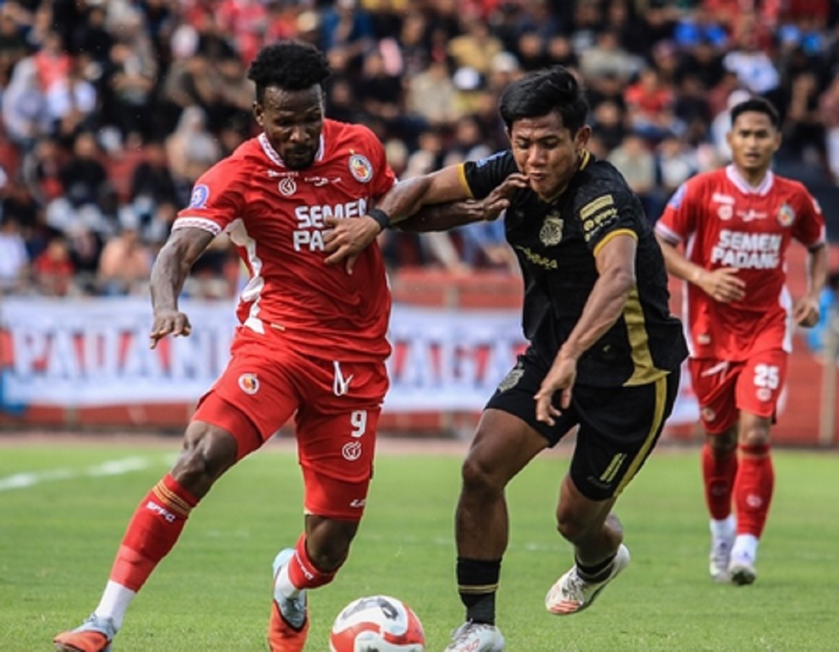 Semen Padang vs Bhayangkara FC.