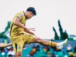 Adu Gaji Muhammad Ferarri, Polisi vs Pesepakbola