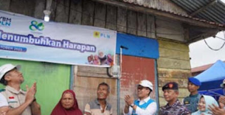 PLN lakukan penyalaan listrik gratis baru untuk masyarakat.