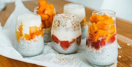 Chia seed mengandung aneka nutrisi yang baik untuk kesehatan. Berikut cara mengonsumsi chia seed yang benar menurut pakar.