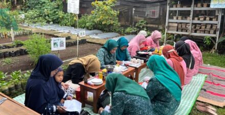 BRI Peduli Latih Warga Bogor Ubah Minyak Jelantah Jadi Sabun Ramah Lingkungan