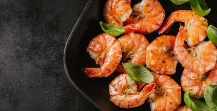 Udang, salah satu makanan tinggi purin yang bisa picu gejala asam urat.