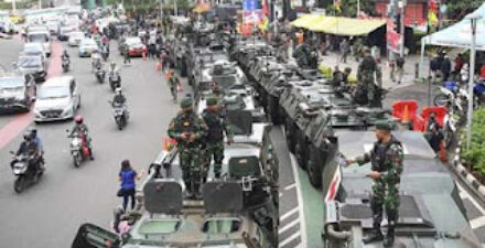 Parade alutsista TNI.