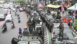 Parade alutsista TNI.