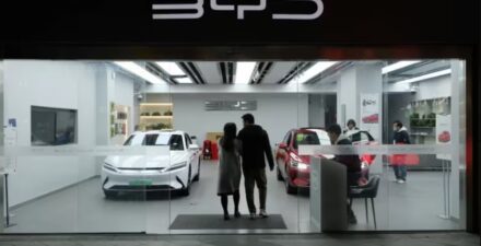 Penjualan BYD Turun Pertama Kali Sejak 2020, Target Tahunan Dipangkas