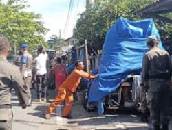 Pantai Padang Dibersihkan, Satpol PP Ingatkan Pedagang
