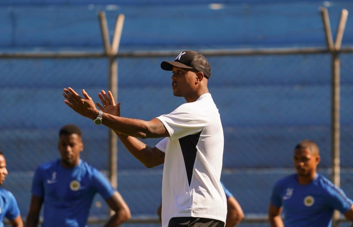 Berapa pesangon atau kompensasi Patrick Kluivert setelah dipecat sebagai pelatih Timnas Indonesia?