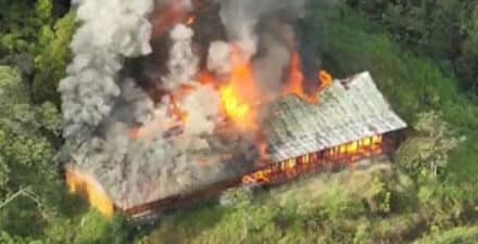 Bangunan lama SMP Negeri Kiwirok dibakar oleh kelompok bersenjata,