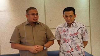 Andre Rosiade bersama Sales Area Manager (SAM) Retail Sumbar Pertamina Patra Niaga Fakhri Rizal Hasibuan.