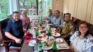 Wali Kota Padang, Fadly Amran, mengadakan pertemuan