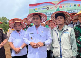 Wali Kota Solok, ikut ambil bagian dalam kegiatan penanaman jagung serentak