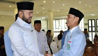 Walikota Fadly Amran menyalami Ketua DPP BKPRMI