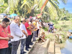 Tradisi Selaju Sampan Warnai Peringatan Hari Jadi Mentawai