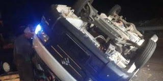 Kecelakaan tunggal sebuah mobil pikap terguling di Tol Jagorawi