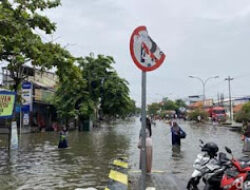 Banjir di Semarang Ganggu Jalur Kereta dan Jalan Raya