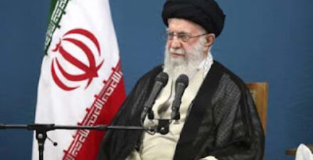 Khamenei Tegaskan Iran Tak Akan Tunduk Tekanan AS