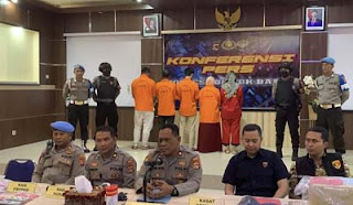 Konferensi pers kasus pembunuhan Brigadir Esco di Polres Lombok Barat