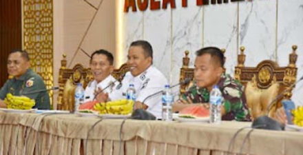 Wakil Wali Kota Pariaman, Mulyadi ketika memimpin Rapat Koordinas