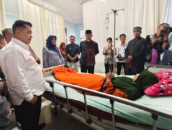 Gubernur Mahyeldi Meninjau Kondisi Korban Keracunan Program MBG di RSUP Lubuk Basung dan Beberapa Orang Telah Pulang