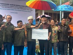Gubernur Mahyeldi Menghadiri Penyerahan Bantuan 150 Koloni Lebah Tanpa Sengat Kepada Kelompok Tani Nagari Koto Malintang Agam