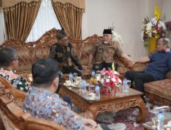 Gubernur Mahyeldi Sambut Kajati Sumbar yang Baru di Bandara Internasional Minangkabau