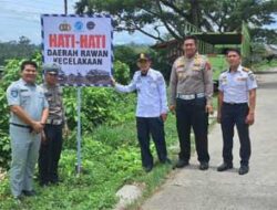 Jasa Raharja Solok Bersama Polres serta Dinas Perhubungan Sijunjung Pasang Rambu Peringatan di Titik Rawan Kecelakaan