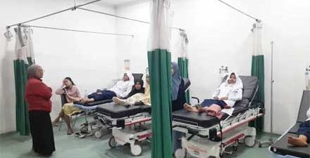 Sejumlah pelajar korban dugaan keracunan MBG yang dirawat di RSUD.