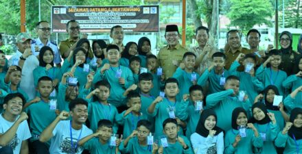 Wako Zulmaeta Lepas Kontingen SD IT IPHI Payakumbuh Mengikuti Lomba Piala Raja Hamengkubuwono 2025