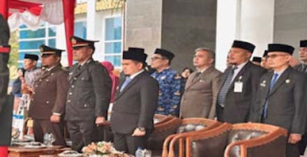 Tabur Bunga di Makam Pahlawan Jadi Puncak Peringatan Hari Pahlawan