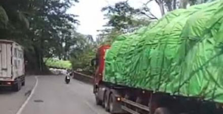 Truk Gandeng Mogok, Lalu Lintas Padang–Solok Tersendat