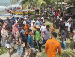 Basarnas Padang Temukan Dua Nelayan Batang Gasan Selamat di Laut Tiku