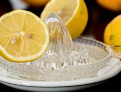Waspada! Ini Efek Samping Minum Air Lemon Setiap Hari