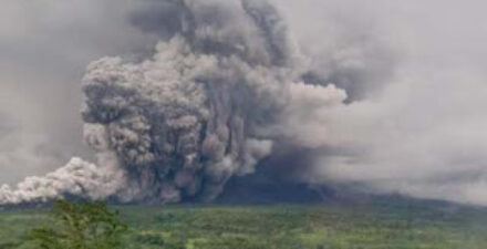Erupsi Semeru Tinggi 2.000 Meter, Warga Diminta Waspada