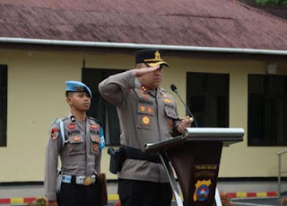 Kapolres Solok, AKBP Agung Pranajaya, memimpin apel gabungan.