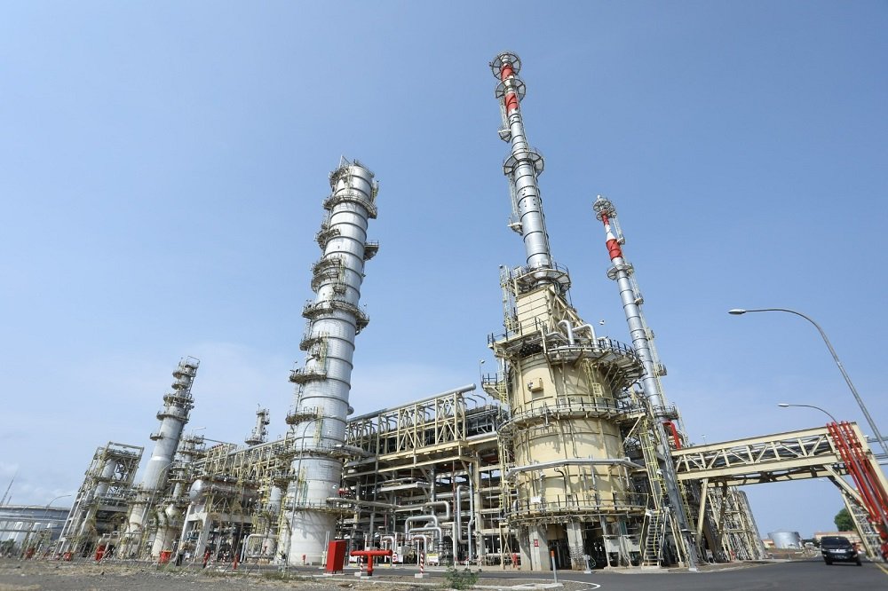 Upaya dekarbonisasi pada sektor pengolahan energi nasional menunjukkan hasil signifikan.