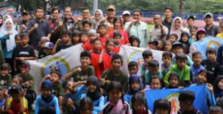 Wali Kota Pariaman Yota Balad bersama atlet peserta Kejurd.