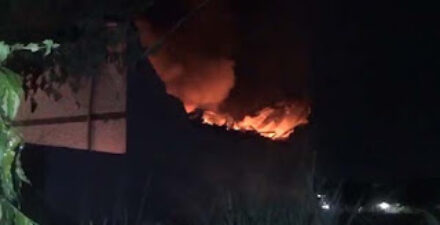 Kebakaran hebat melanda gudang plastik