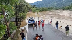 Jalur utama Padang–Painan lumpuh