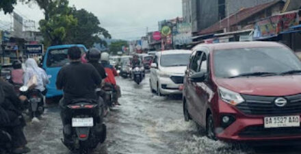 Drainase Buruk, Jalan Gajah Mada Padang Kembali Tergenang